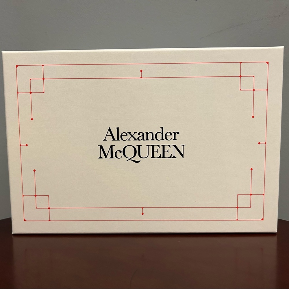 ALEXANDER MCQUEEN Small Skull Bag & Card Holder in Croc-Embossed Black Leather - Picture 13 of 16